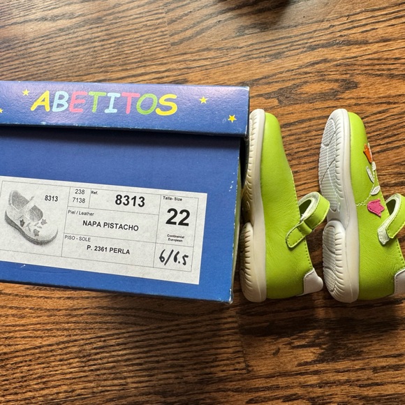 Abetitos Girl Shoes, Eur 22, US 6 or 6.5 - Picture 4 of 4